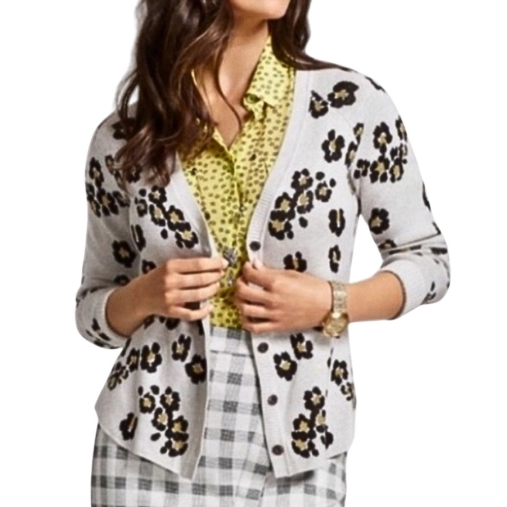 Cabi Leopard Print V Neck Button Front Knit Cardigan Sweater Cream Womens Small